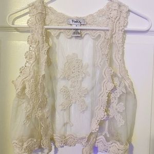 size S Women’s Knitted Lace vest.